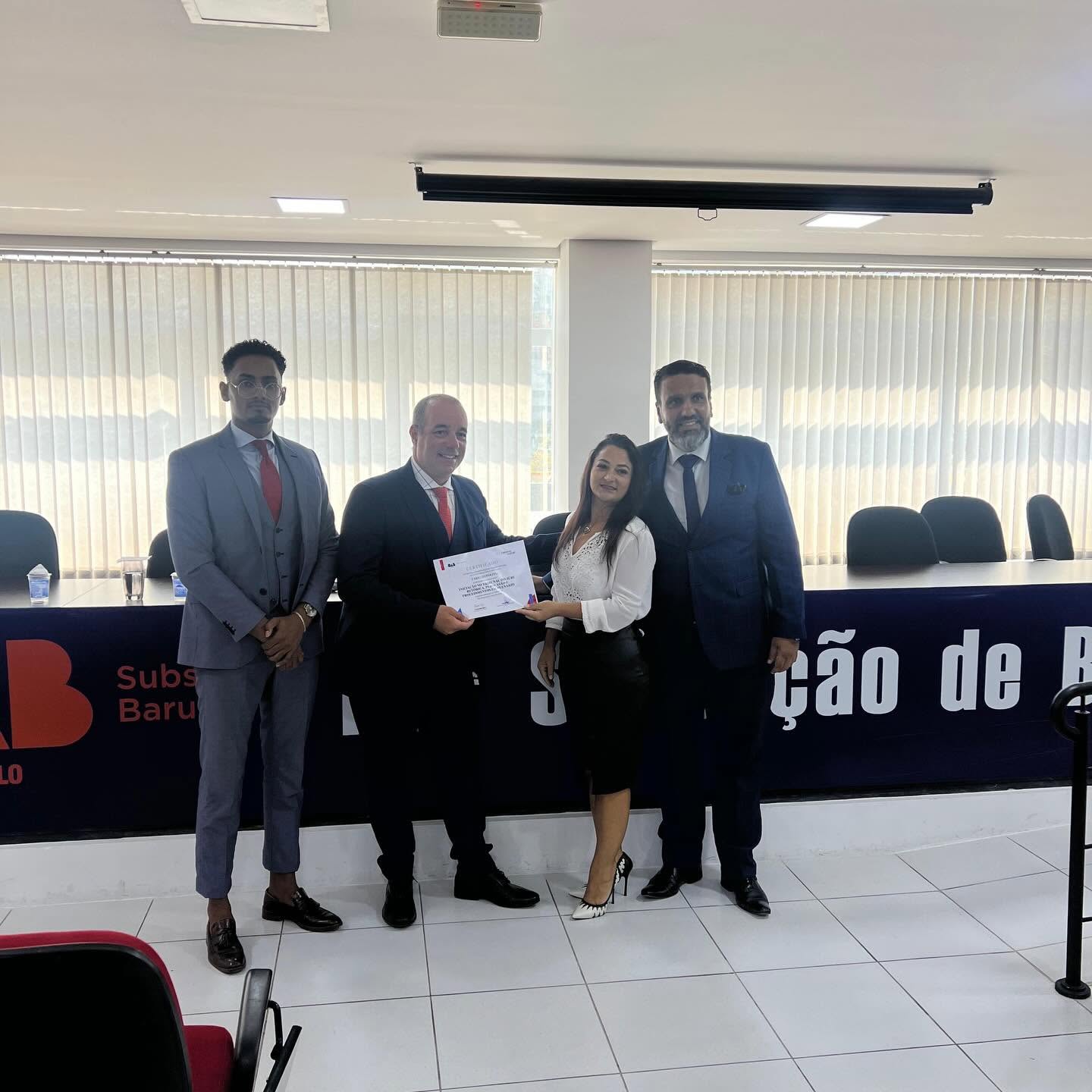 Iniciação no Tribunal do Júri Etórica, Persuasão e Procedimento em Plenário